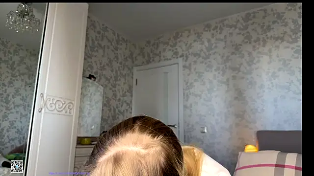 Snapshot of Evvie_Summn1 chatting on 10/05/25, 03:49 Evvie Summn1 online show from 10/05/25, 03:49