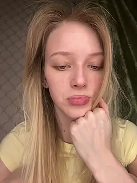 Snapshot of Evvie_Summn1 chatting on 02/01/26, 02:37 Evvie Summn1 online show from 02/01/26, 02:37