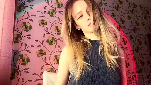 Snapshot of Evvie_Summn1 chatting on 02/21/26, 11:11 Evvie Summn1 online show from 02/21/26, 11:11