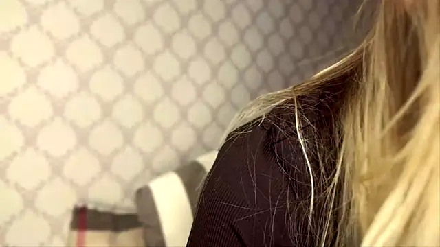 Snapshot of Evvie_Summn1 chatting on 02/27/26, 04:56 Evvie Summn1 online show from 02/27/26, 04:56