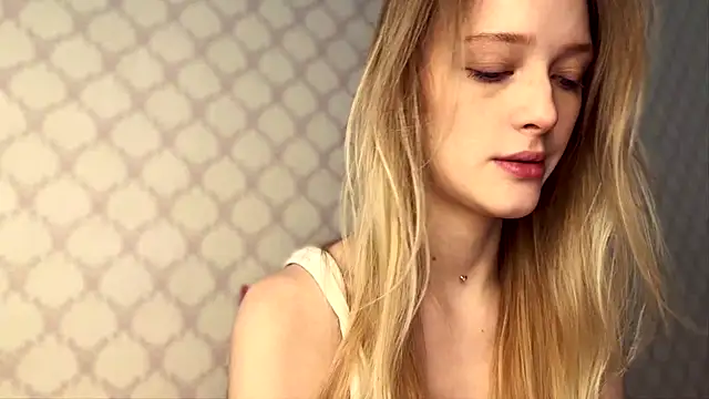 Snapshot of Evvie_Summn1 chatting on 03/10/26, 07:24 Evvie Summn1 online show from 03/10/26, 07:24