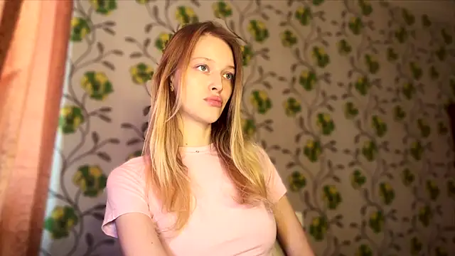 Snapshot of Evvie_Summn1 chatting on 03/23/26, 09:35 Evvie Summn1 online show from 03/23/26, 09:35