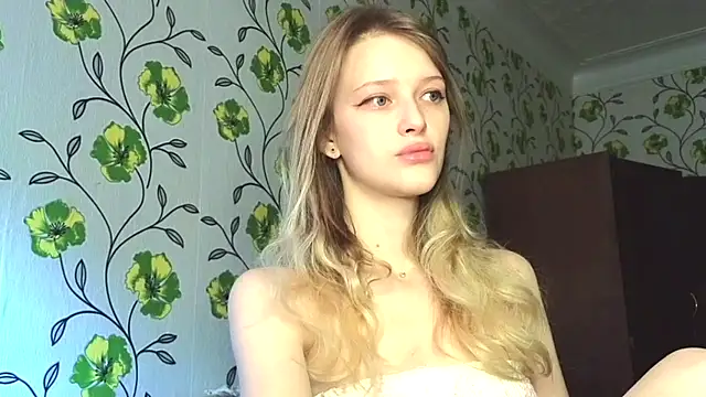 Evvie Summn1 online show from 06/14/26, 07:21