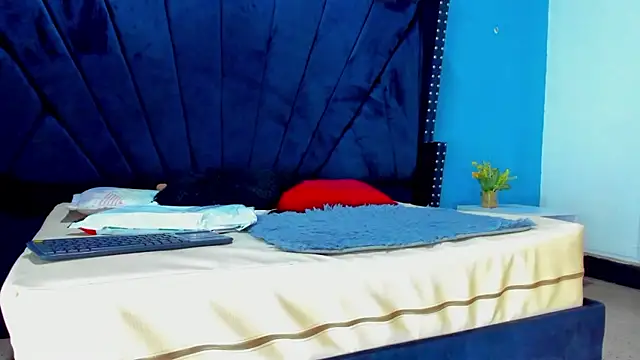 MAISE HILL1 online show from 12/31/24, 04:35