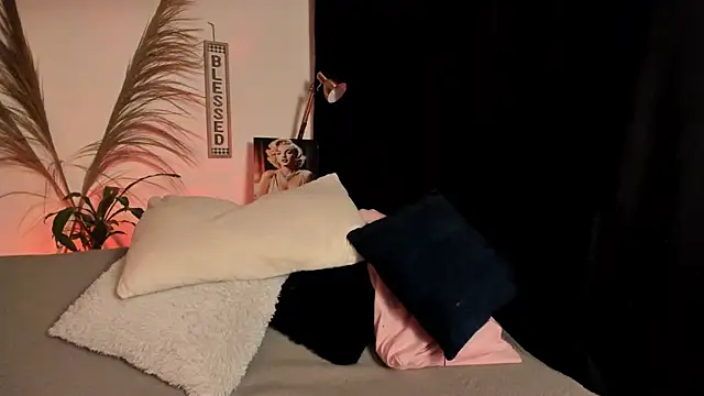 Snapshot of Serenity_Day chatting on 09/20/25, 12:22 Serenity Day online show from 09/20/25, 12:22