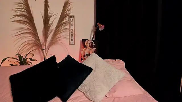 Snapshot of Serenity_Day chatting on 10/22/25, 02:45 Serenity Day online show from 10/22/25, 02:45