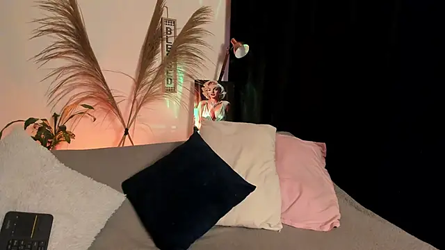 Snapshot of Serenity_Day chatting on 11/03/25, 10:42 Serenity Day online show from 11/03/25, 10:42