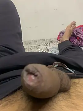 Snapshot of fuckboi2103 chatting on 12/04/24, 07:01 fuckboi2103 online show from 12/04/24, 07:01