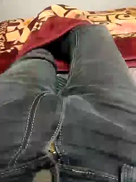 Snapshot of fuckboi2103 chatting on 01/19/25, 06:53 fuckboi2103 online show from 01/19/25, 06:53