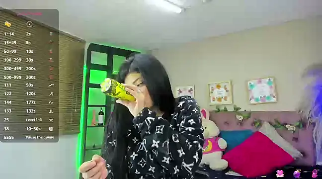 Lia Keen online show from 01/18/25, 08:40