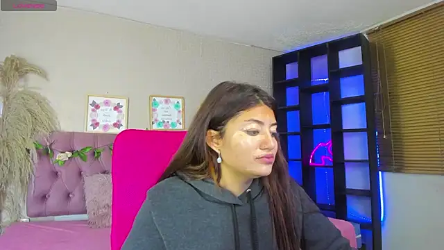 Lia Keen online show from 10/15/25, 08:09