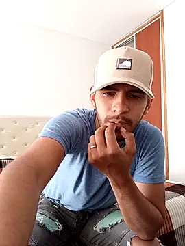 Snapshot of Melwil_ chatting on 11/02/25, 06:32 Melwil  online show from 11/02/25, 06:32