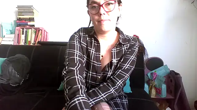 Snapshot of Tiramisu89 chatting on 10/29/25, 06:09 Tiramisu89 online show from 10/29/25, 06:09