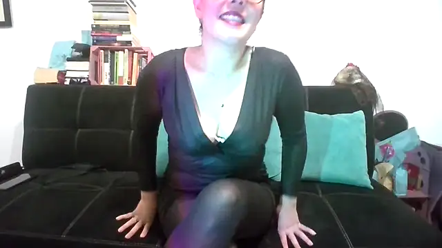 Snapshot of Tiramisu89 chatting on 11/07/25, 01:05 Tiramisu89 online show from 11/07/25, 01:05