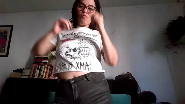 Snapshot of Tiramisu89 chatting on 11/13/25, 10:08 Tiramisu89 online show from 11/13/25, 10:08