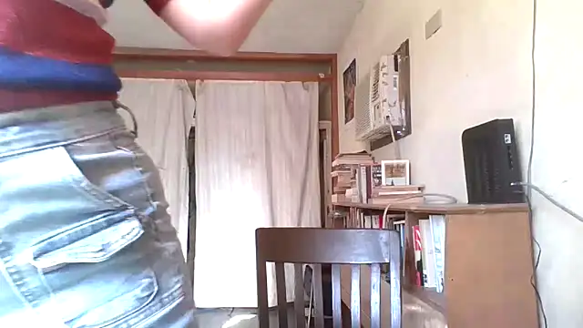 Snapshot of Tiramisu89 chatting on 12/21/25, 05:20 Tiramisu89 online show from 12/21/25, 05:20