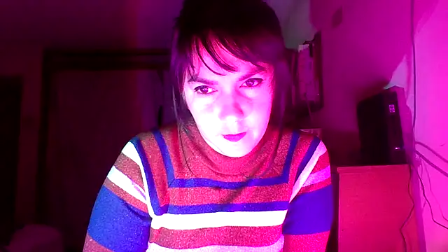 Snapshot of Tiramisu89 chatting on 12/23/25, 05:27 Tiramisu89 online show from 12/23/25, 05:27