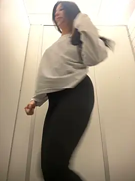 Tisha Busty online show from 09/18/25, 01:02