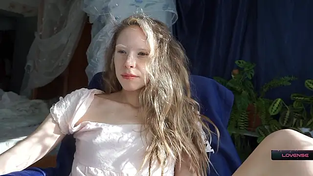 Snapshot of _Phantom_thread_ chatting on 02/25/26, 11:31 Phantom thread online show from 02/25/26, 11:31