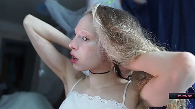 Snapshot of _Phantom_thread_ chatting on 03/04/26, 08:42 Phantom thread online show from 03/04/26, 08:42