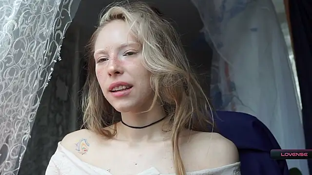 Snapshot of _Phantom_thread_ chatting on 03/12/26, 08:20 Phantom thread online show from 03/12/26, 08:20