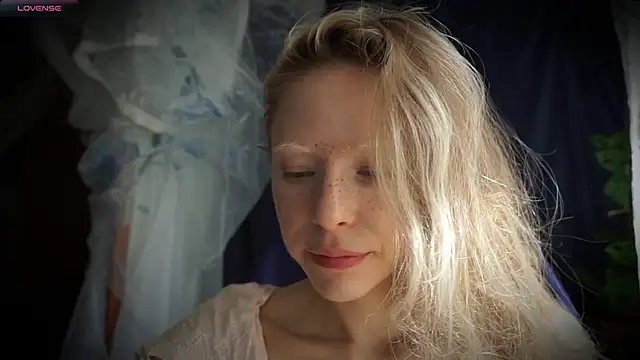 Snapshot of _Phantom_thread_ chatting on 05/24/26, 11:59 Phantom thread online show from 05/24/26, 11:59
