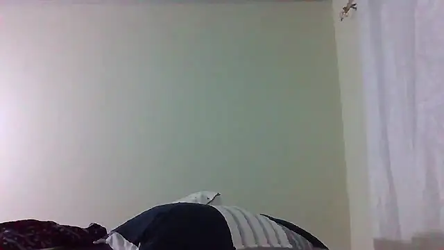 Snapshot of sweets_80 chatting on 05/24/26, 04:01 sweets 80 online show from 05/24/26, 04:01