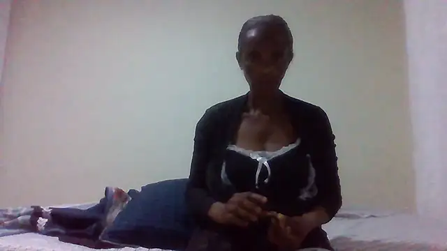 Snapshot of sweets_80 chatting on 07/06/26, 06:43 sweets 80 online show from 07/06/26, 06:43