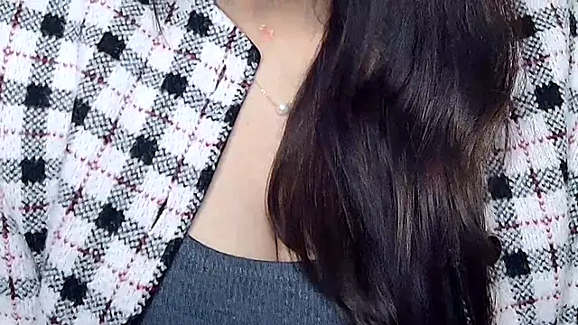 Snapshot of MIss-Naina chatting on 12/21/25, 07:43 MIss-Naina online show from 12/21/25, 07:43