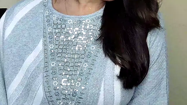 Snapshot of MIss-Naina chatting on 12/22/25, 09:17 MIss-Naina online show from 12/22/25, 09:17