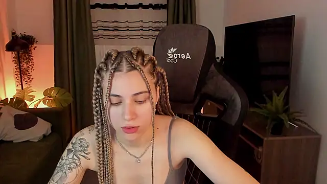 EllieCutes online show from 02/10/25, 06:42