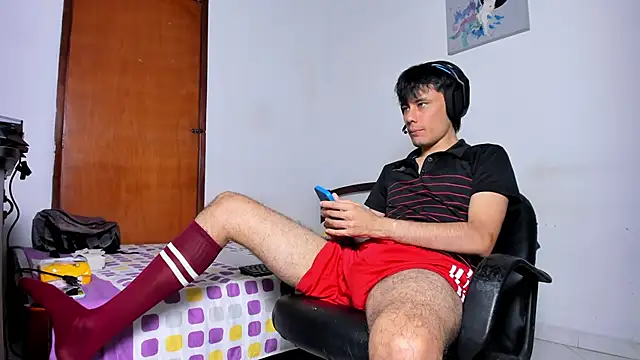 Snapshot of Huge_latin_cock chatting on 01/27/25, 10:06 Huge latin cock online show from 01/27/25, 10:06