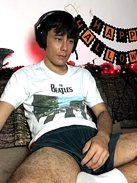 Snapshot of Huge_latin_cock chatting on 10/18/25, 11:05 Huge latin cock online show from 10/18/25, 11:05