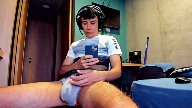 Huge latin cock online show from 06/24/26, 11:04
