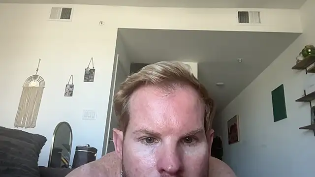 Snapshot of crossfitterguy87 chatting on 02/16/26, 06:04 crossfitterguy87 online show from 02/16/26, 06:04