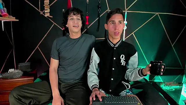 Snapshot of MillersKink chatting on 12/03/25, 04:31 MillersKink online show from 12/03/25, 04:31