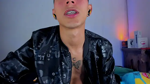 Snapshot of MillersKink chatting on 03/22/26, 08:51 MillersKink online show from 03/22/26, 08:51