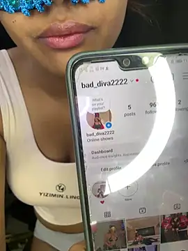 Snapshot of bad_diva chatting on 01/15/25, 06:19 bad diva online show from 01/15/25, 06:19