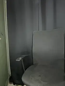 Snapshot of bad_diva chatting on 01/16/25, 04:28 bad diva online show from 01/16/25, 04:28