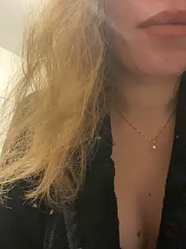 Snapshot of EvaRush chatting on 12/20/24, 10:22 EvaRush online show from 12/20/24, 10:22