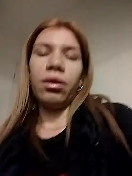 Snapshot of EvaRush chatting on 11/17/25, 11:21 EvaRush online show from 11/17/25, 11:21