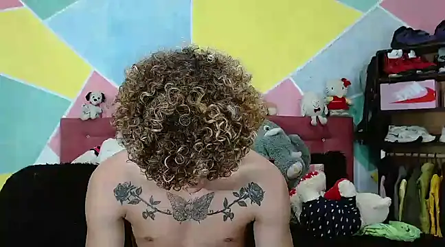 Snapshot of tylor_boy chatting on 01/07/25, 10:52 tylor boy online show from 01/07/25, 10:52