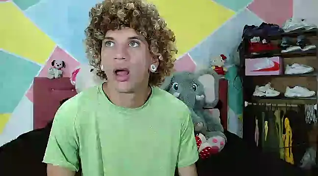 Snapshot of tylor_boy chatting on 01/08/25, 06:09 tylor boy online show from 01/08/25, 06:09