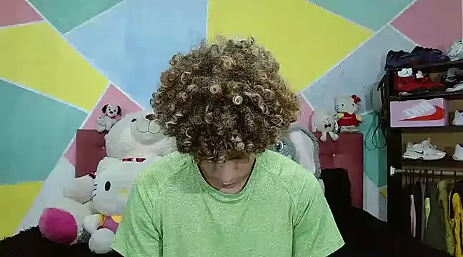 Snapshot of tylor_boy chatting on 01/09/25, 12:35 tylor boy online show from 01/09/25, 12:35