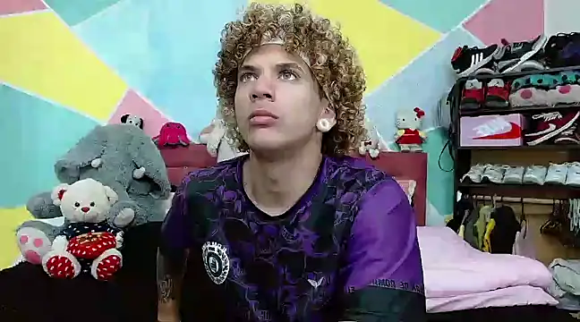 Snapshot of tylor_boy chatting on 01/12/25, 09:40 tylor boy online show from 01/12/25, 09:40