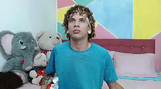 Snapshot of tylor_boy chatting on 01/24/25, 10:08 tylor boy online show from 01/24/25, 10:08