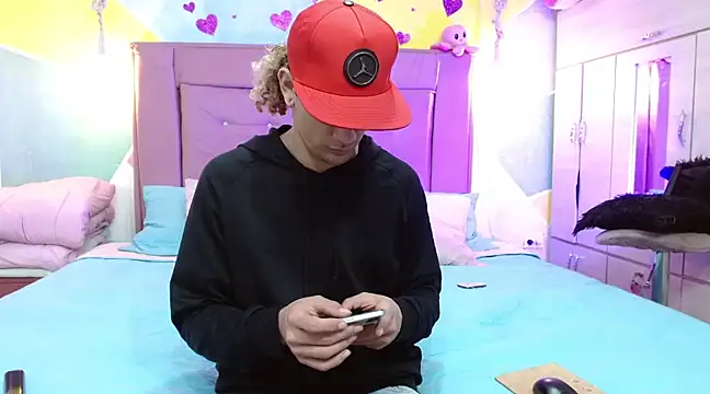 Snapshot of tylor_boy chatting on 03/16/25, 04:20 tylor boy online show from 03/16/25, 04:20