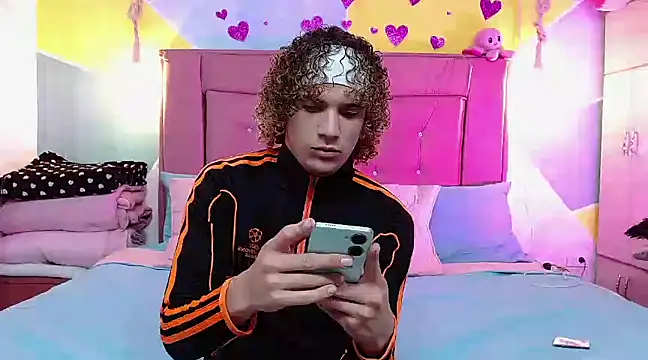 Snapshot of tylor_boy chatting on 03/20/25, 01:35 tylor boy online show from 03/20/25, 01:35