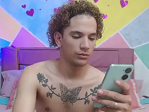 Snapshot of tylor_boy chatting on 09/11/25, 04:45 tylor boy online show from 09/11/25, 04:45