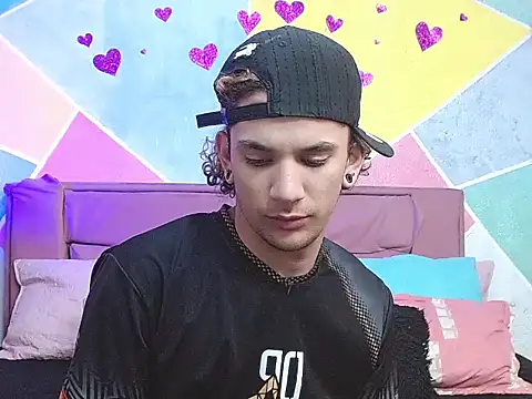 Snapshot of tylor_boy chatting on 09/13/25, 02:22 tylor boy online show from 09/13/25, 02:22